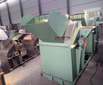 多功能粉碎機(jī) 雙口粉碎機(jī) 邊角料粉碎機(jī) 木頭粉碎機(jī) 小樹枝粉碎機(jī)